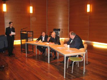 Het panel. Van links naar rechts Marcel Tinnemans, Frans Fonteijn, Leon Wolters, en Anton Kirkels.