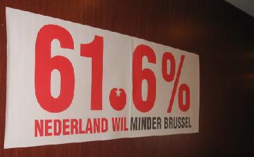  61,6% van de Nederlanders stemde tegen de Europese grondwet, en gaf zo aan minder Brussel te willen